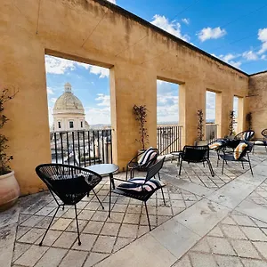 Della Gioventu - Il Castello , Noto Italië